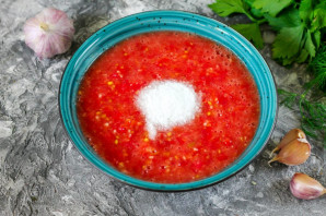 Сырая аджика из помидоров - фото шаг 4