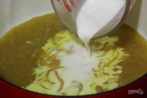 Французский луковый суп с гренками - фото шаг 6