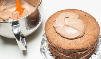 Шоколадно-ореховый тортик - фото шаг 7
