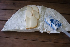 Лаваш с копченым сыром - фото шаг 3
