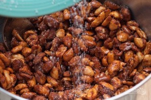 Жареный арахис с медом и солью - фото шаг 4