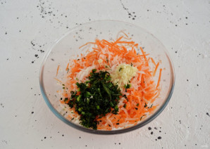 Салат с дайконом и морковью - фото шаг 3