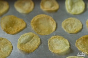 Картофельные чипсы в духовке без масла - фото шаг 8