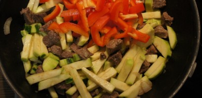 Жаркое с овощами и говядиной - фото шаг 3