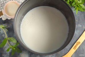 Манная каша на молоке в мультиварке Редмонд - фото шаг 2
