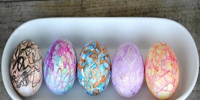 Яйца, крашенные восковыми мелками - фото шаг 4