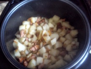 Картофель с сосисками в мультиварке - фото шаг 5
