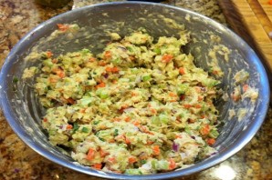 Простой салат с тунцом консервированным - фото шаг 6