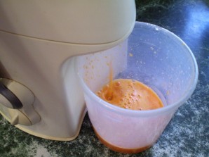 Морковный сок для похудения - фото шаг 3