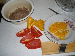 Салат с языком и перцем - фото шаг 2