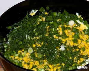 Салат из крабовых палочек и кукурузы - фото шаг 3