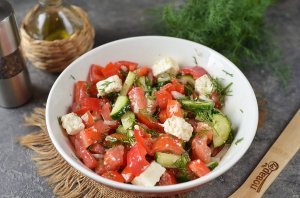 Овощной салат с брынзой и семенами льна - фото шаг 4