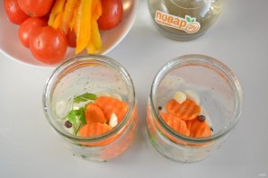 Помидоры с морковкой и перцем - фото шаг 2
