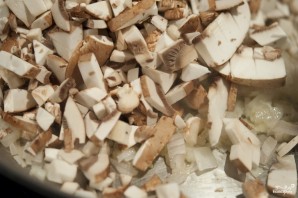 Паштет из телятины и грибов в слоеном тесте - фото шаг 3