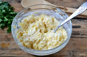Запеканка из тертого картофеля с сыром и чесноком - фото шаг 6