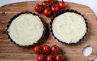 Тарталетки с сыром и помидорами - фото шаг 7