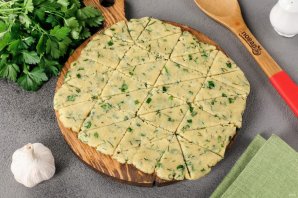 Сырное печенье "Треугольники" с зеленью и чесноком - фото шаг 6