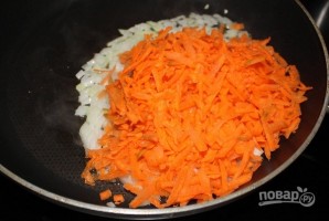 Кальмары, фаршированные рисом и морковью - фото шаг 4