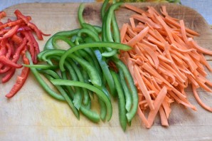 Стир-фрай из вешенок с морковью и овощами - фото шаг 3