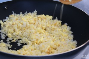 Рис с жареными креветками по-китайски - фото шаг 11
