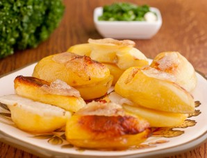 Картофель, запеченный в духовке в фольге с салом - фото шаг 5
