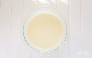 Оладьи на молоке и сметане - фото шаг 1