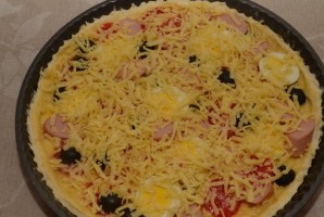Пицца с сосиской и помидорами - фото шаг 9