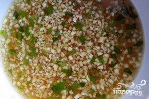 Пикантный салат с курицей и капустой - фото шаг 3