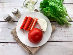 Салат с крабовыми палочками и адыгейским сыром - фото шаг 1