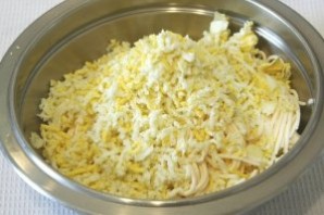 Сыр с чесноком и майонезом - фото шаг 2
