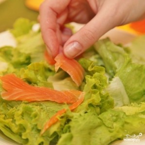 Зеленый салат с форелью - фото шаг 7