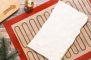 Праздничные елочки из теста - фото шаг 6