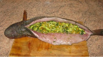 Фаршированная рыба, запеченная в духовке - фото шаг 2
