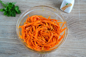 Морковь по-корейски без уксуса - фото шаг 6