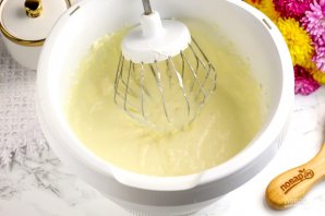 Бисквитный торт с кремом из сгущенки - фото шаг 7