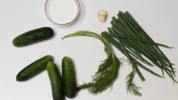 Салат из огурцов и зелени - фото шаг 1