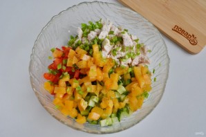 Слоеный салат из хурмы - фото шаг 6