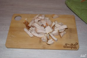 Салат из копченой курицы с черносливом - фото шаг 2