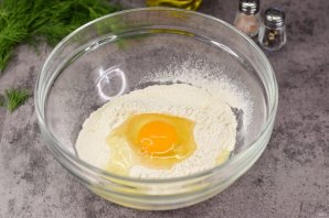 Суп "Затируха" с курицей на яйцах - фото шаг 5