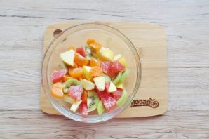 Фруктовый салат из мандаринов и яблок - фото шаг 6