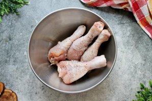 Куриные ножки в слоеном тесте - фото шаг 2