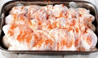 Курица в сметане в духовке - фото шаг 6