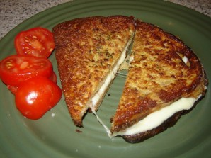 Сэндвич с сыром моцарелла - фото шаг 4