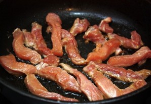 Свинина в соусе на сковороде - фото шаг 5