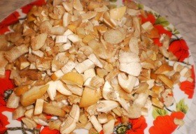 Пирожки из слоеного теста с грибами и картошкой - фото шаг 4