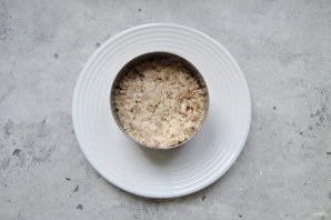 Слоеный салат "Лесная поляна" с маринованными опятами - фото шаг 3