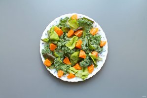 Салат с хурмой и голубым сыром - фото шаг 3