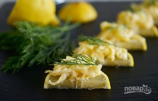 Сырный салат на лимонных дольках - фото шаг 4