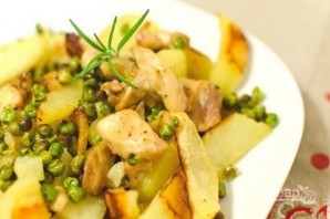 Курица с картофелем и зеленым горошком - фото шаг 3