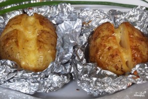 Печеная картошка в духовке - фото шаг 5